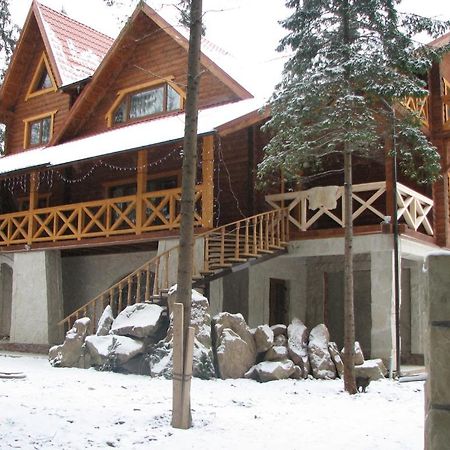 On Dovbush Path Hotel Yaremche Exterior photo