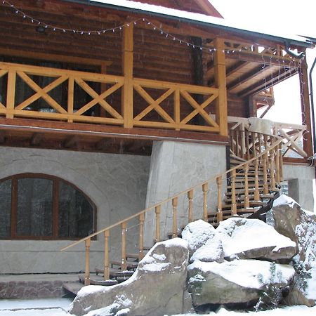 On Dovbush Path Hotel Yaremche Exterior photo