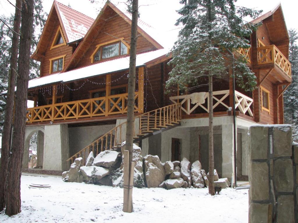 On Dovbush Path Hotel Yaremche Exterior photo