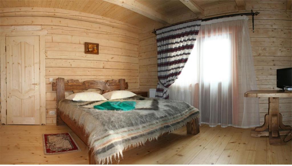 On Dovbush Path Hotel Yaremche Room photo