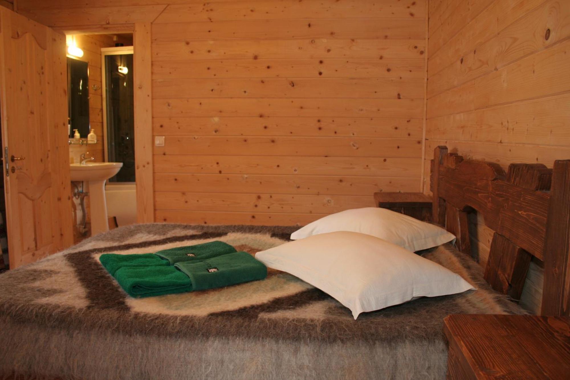 On Dovbush Path Hotel Yaremche Exterior photo
