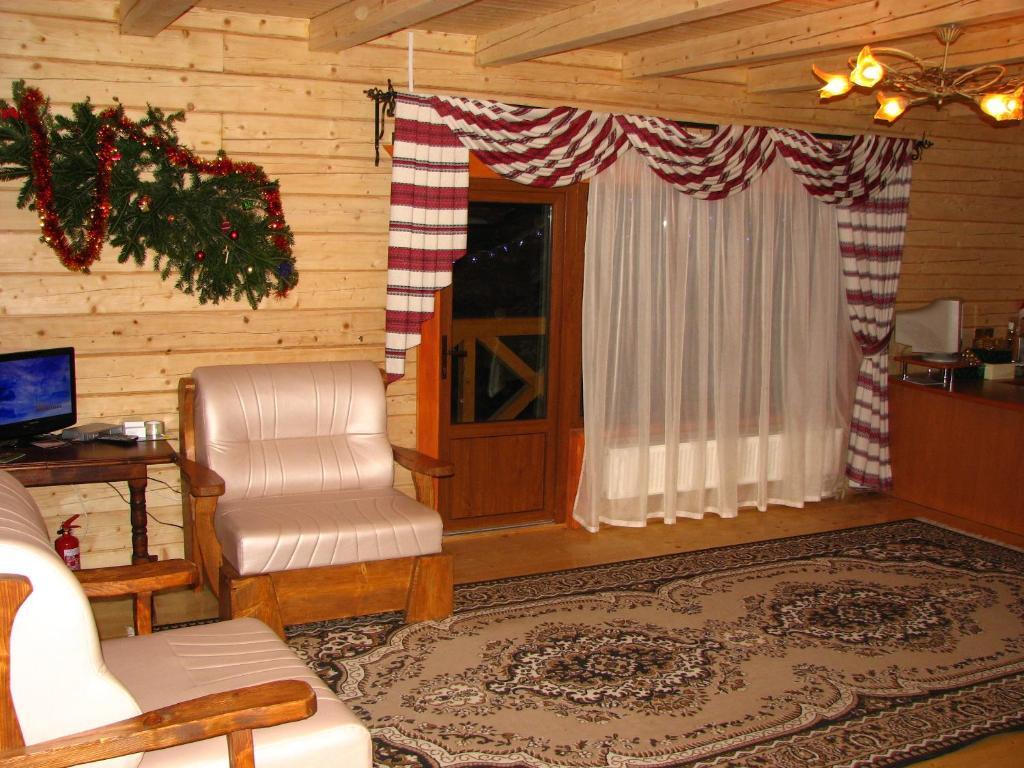On Dovbush Path Hotel Yaremche Room photo