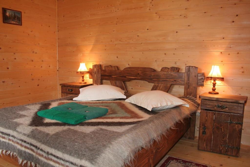 On Dovbush Path Hotel Yaremche Room photo