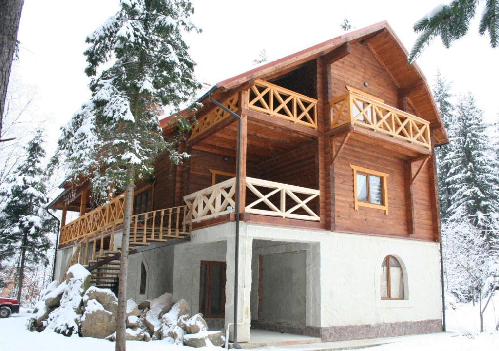 On Dovbush Path Hotel Yaremche Exterior photo